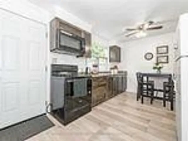 Additional image 4 of 164 Jansen Ave