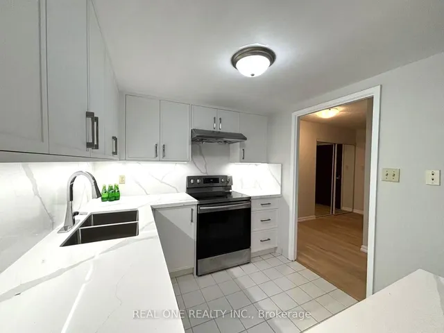 Additional image 10 of 711 Bay St Unit 1012