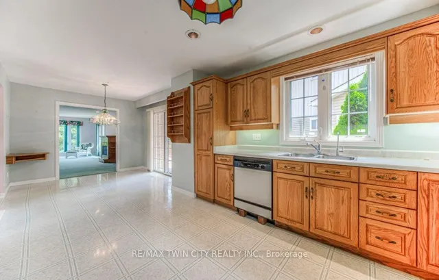 Additional image 11 of 38 Charnwood Crt