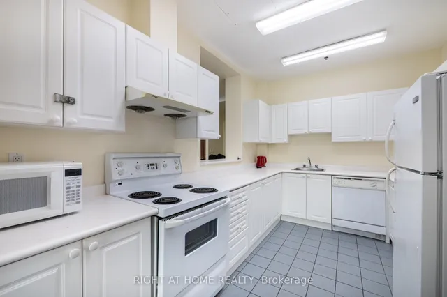 Additional image 39 of 1 Lee Centre Dr Unit 613