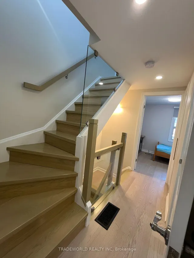 Additional image 16 of 275 Broadview Ave Unit 169