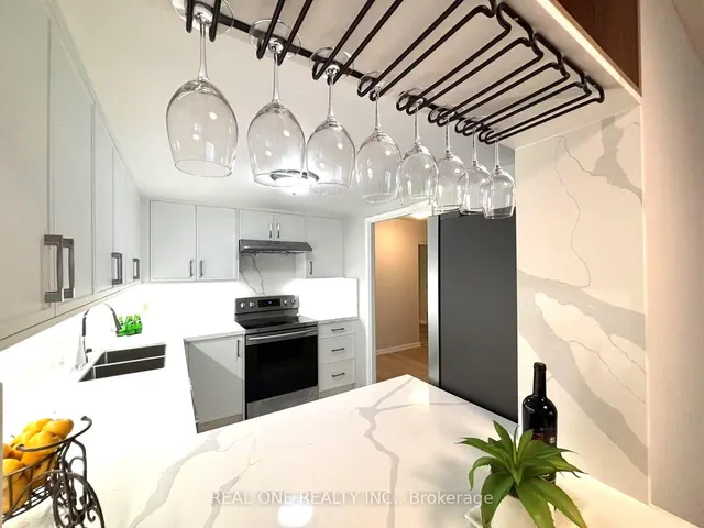 Additional image 11 of 711 Bay St Unit 1012