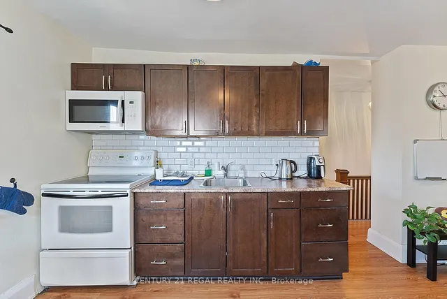 Additional image 14 of 32 Chamberlain Ave