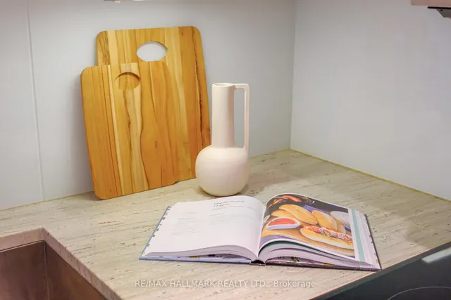 Additional image 20 of 65 Scadding Ave Unit 924