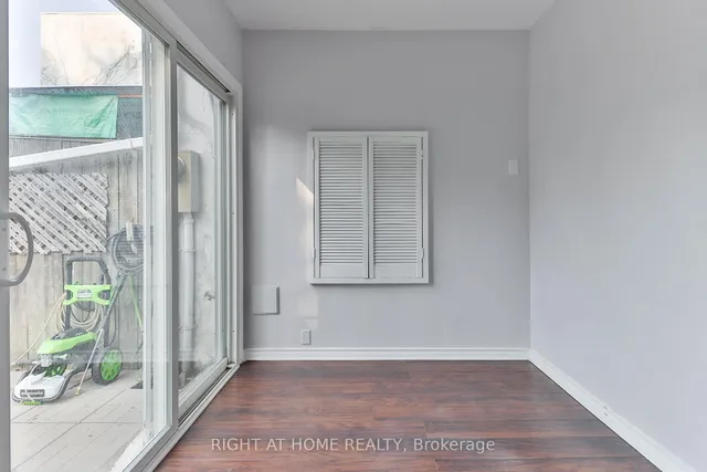 Additional image 28 of 34 Venetian Cres Unit 144