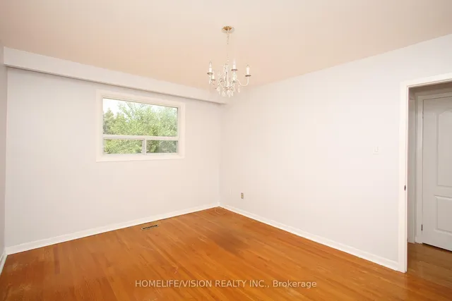 Additional image 19 of 64 Orangewood Cres