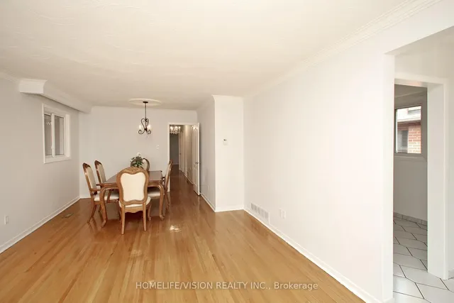 Additional image 15 of 64 Orangewood Cres