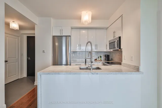 Additional image 7 of 18 Yorkville Ave Unit 3106