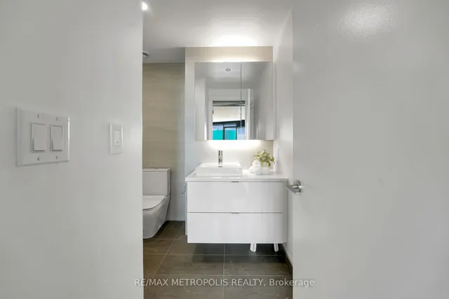 Additional image 18 of 21 Lawren Harris Sq Unit 1213