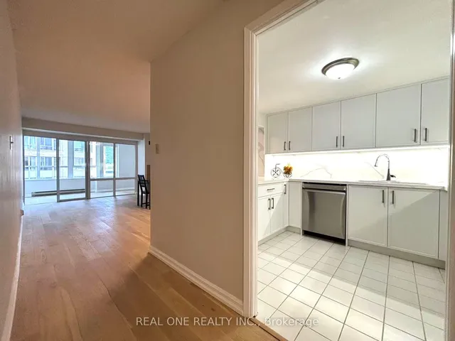 Additional image 7 of 711 Bay St Unit 1012