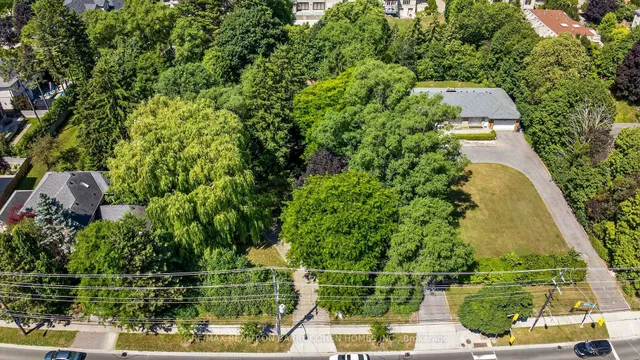 Additional image 3 of 2472 Bayview Ave