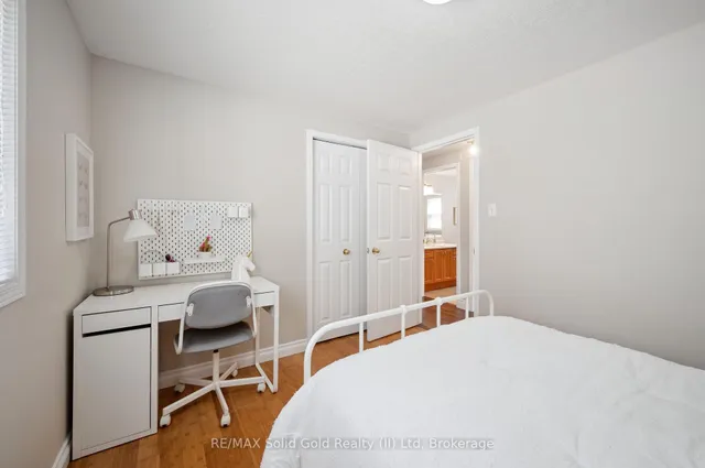 Additional image 24 of 12 Frankfurt St