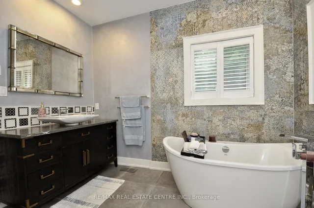 Additional image 9 of 27 Woodmans Crt