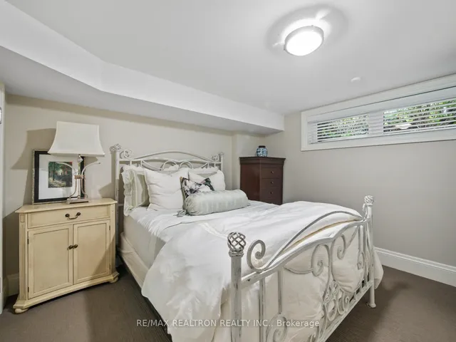 Additional image 39 of 18 Corwin Cres