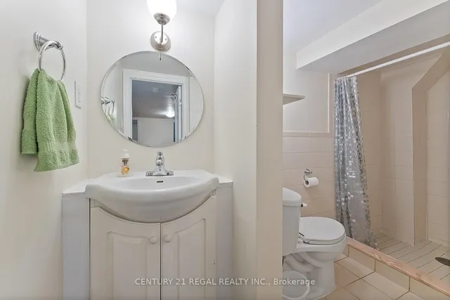 Additional image 42 of 32 Chamberlain Ave