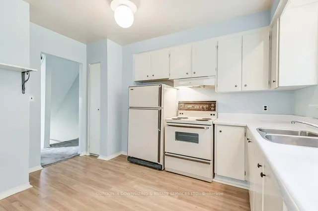 Additional image 19 of 39 Lexington Ave Unit 51