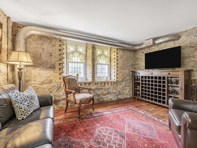 Additional image 9 of 384 Sunnyside Ave Unit 102