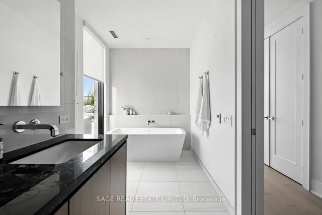 Additional image 12 of 118 Merchants Wharf Unit 910