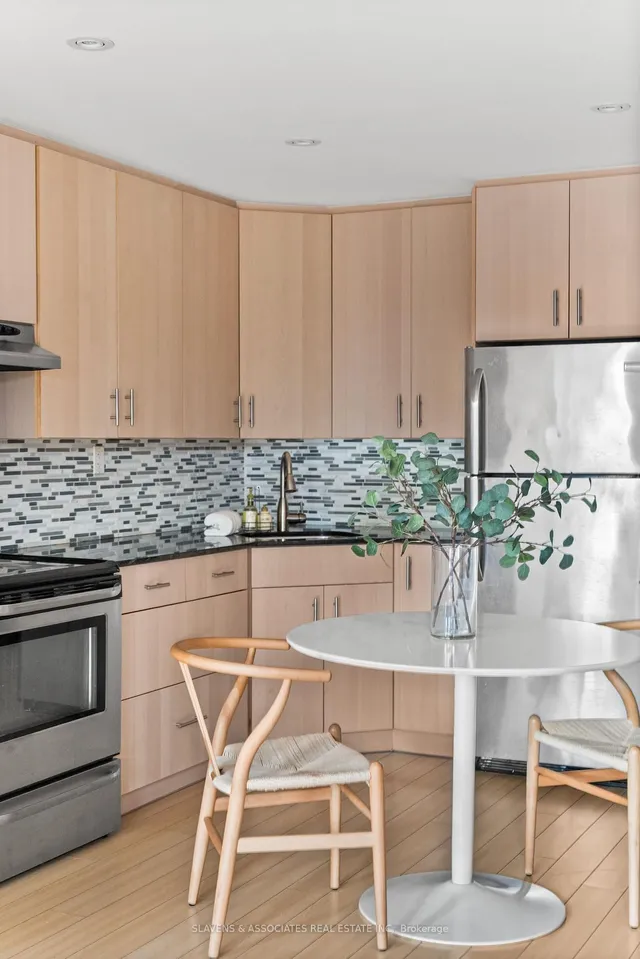 Additional image 33 of 102 Gilbert Ave