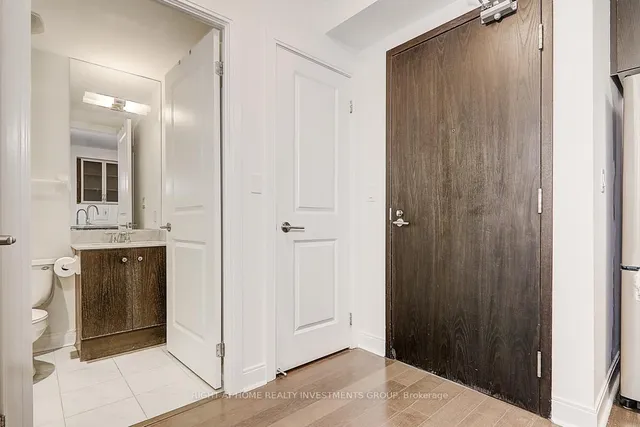 18 Yorkville Ave Unit 704