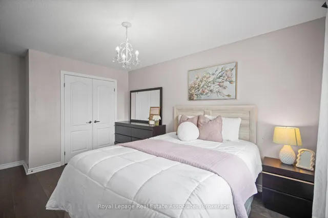 Additional image 32 of 439 Moorlands Cres