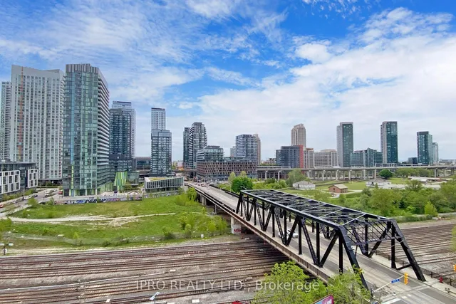 Additional image 19 of 27 Bathurst St Unit 703W