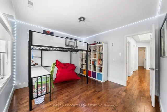 Additional image 28 of 102 Gilbert Ave