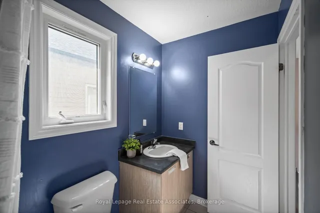 Additional image 34 of 439 Moorlands Cres