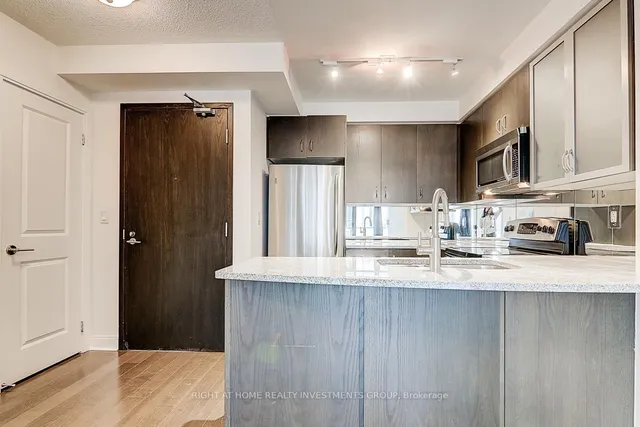 Additional image 8 of 18 Yorkville Ave Unit 704