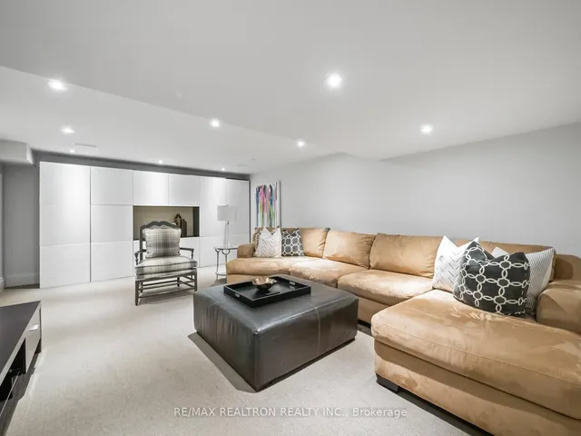 Additional image 36 of 18 Corwin Cres