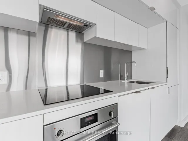 Additional image 10 of 185 Roehampton Ave Unit 3110