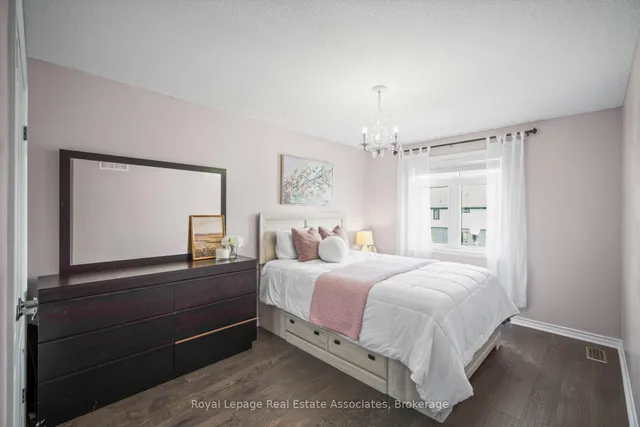 Additional image 30 of 439 Moorlands Cres