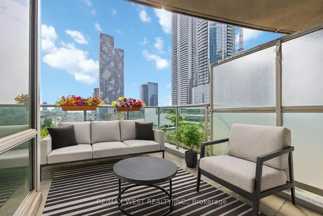 18 Yonge St Unit 710