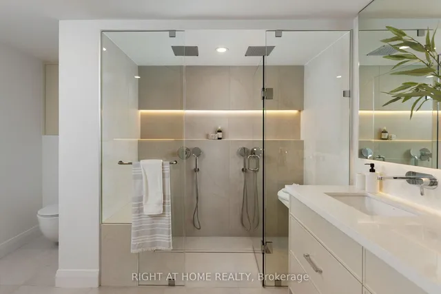 Additional image 33 of 130 Carlton St Unit 1403