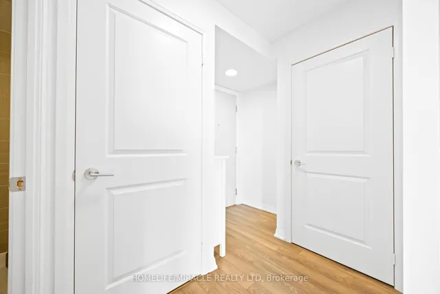 Additional image 4 of 30 Meadowglen Pl Unit 2002