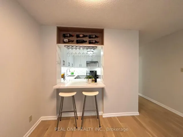 Additional image 12 of 711 Bay St Unit 1012