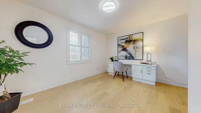 Additional image 31 of 34 Edge Park Ave