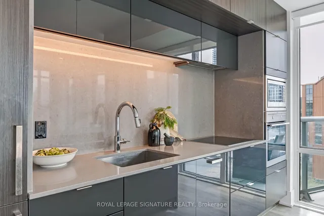 Additional image 12 of 15 Merchants' Wharf Unit 942