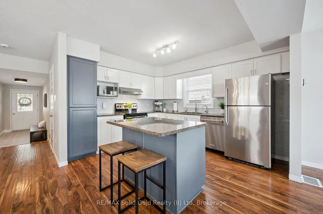 Additional image 13 of 12 Frankfurt St