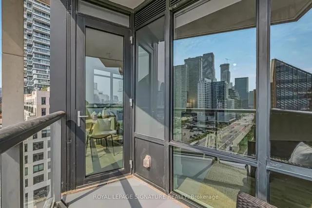 Additional image 28 of 15 Merchants' Wharf Unit 942