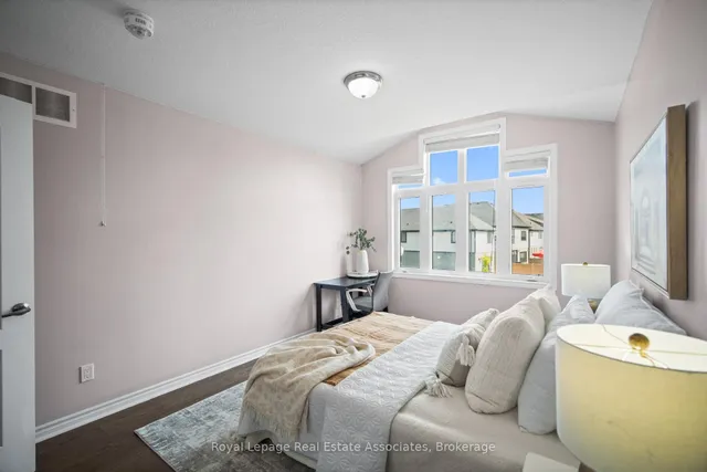 Additional image 29 of 439 Moorlands Cres