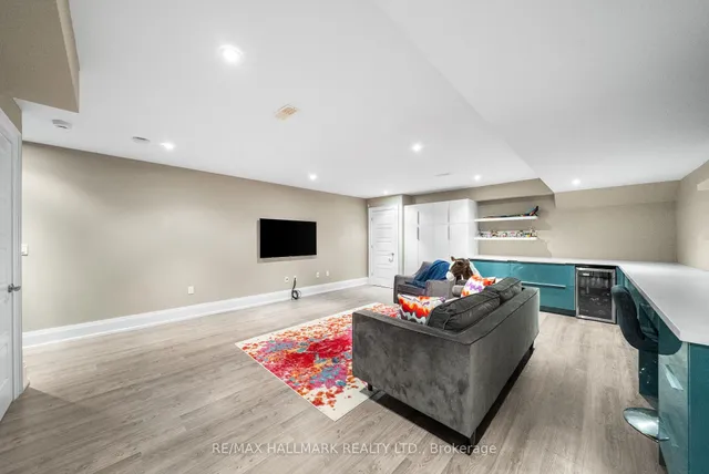 Additional image 41 of 19 Hycrest Ave