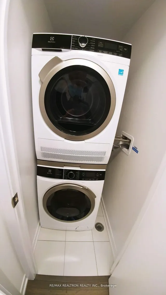 Additional image 14 of 219 Dundas St Unit 1806