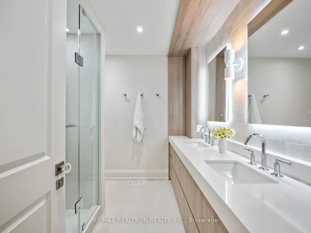 Additional image 33 of 18 Corwin Cres