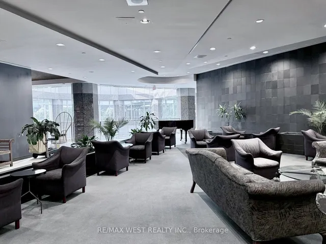 Additional image 35 of 38 Elm St Unit 410