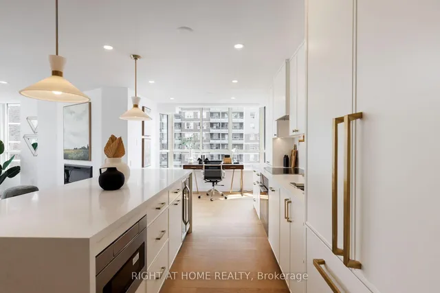 Additional image 20 of 130 Carlton St Unit 1403