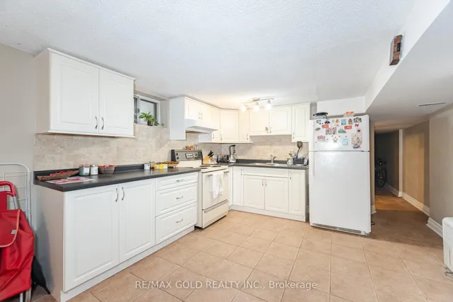 Additional image 35 of 60 Salem Ave