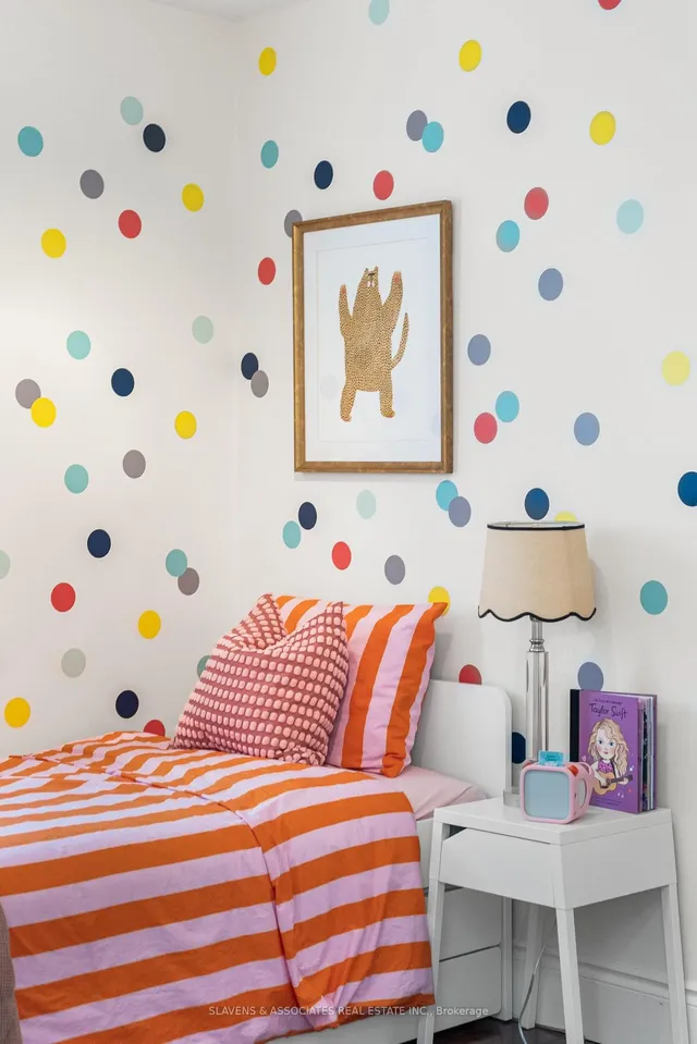 Additional image 27 of 102 Gilbert Ave