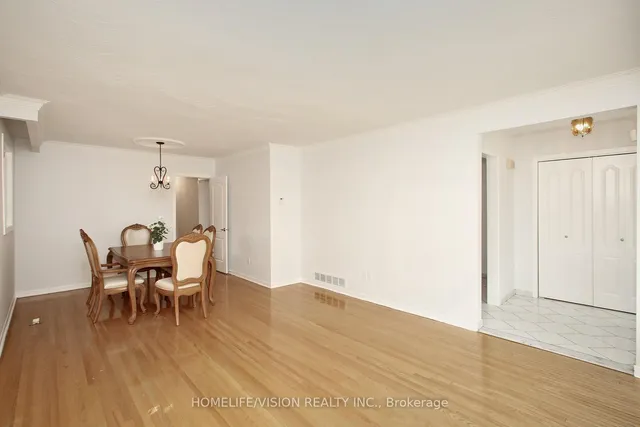 Additional image 12 of 64 Orangewood Cres