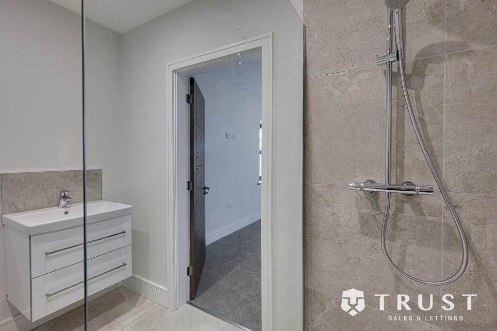 Additional image 34 of West Lane, Gomersal, BD19